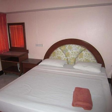 Aa Guesthouse Pattaya Quarto foto